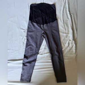 Isabel Maternity by Ingrid & Isabel workout leggings - cropped length